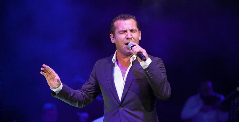 Ferhat Göçer, Sahne Sonrası Bakın Kimin Yanına Koştu?