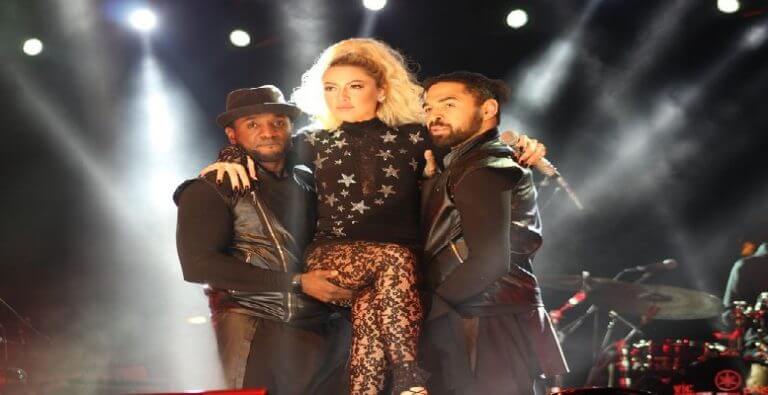 Hadise: Zor Günler Geçiriyorum!