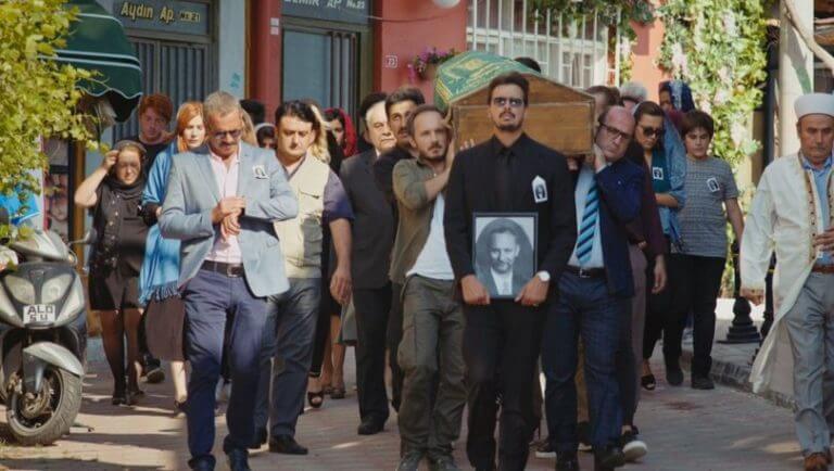 Keşke Hiç Büyümeseydik Dizisinin Tanıtımı Ağlattı!