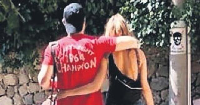 Serenay Sarıkaya ve Kerem Bürsin tatilde