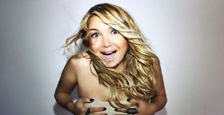 54 yaşındaki Yonca Evcimik’in bikinili pozu sosyal medyayı salladı