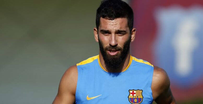 Arda Turan Bebek arabası