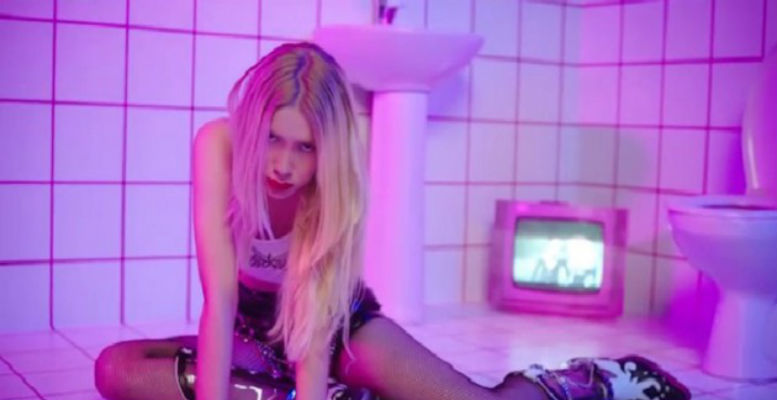 Aleyna Tilki Dipsiz Kuyum