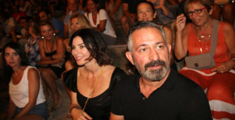 Defne Samyeli’den Cem Yılmaz’a Anlamlı Yeni Yıl Hediyesi!