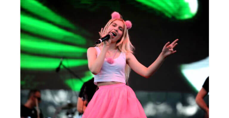 Aleyna-Tilkiden-sasirtan-cikis