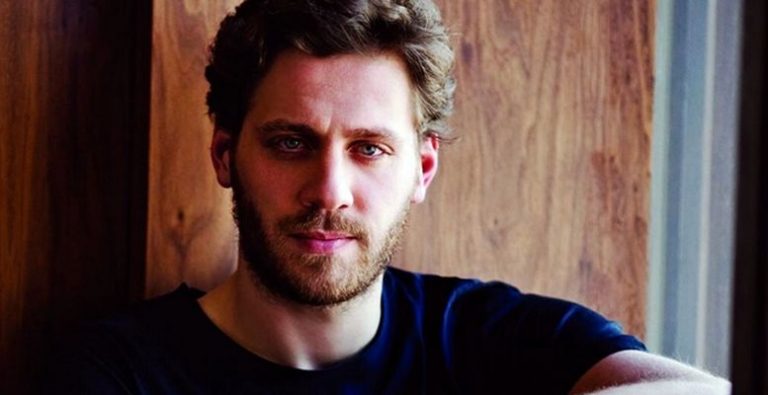 Ali Yörenç Kimdir?