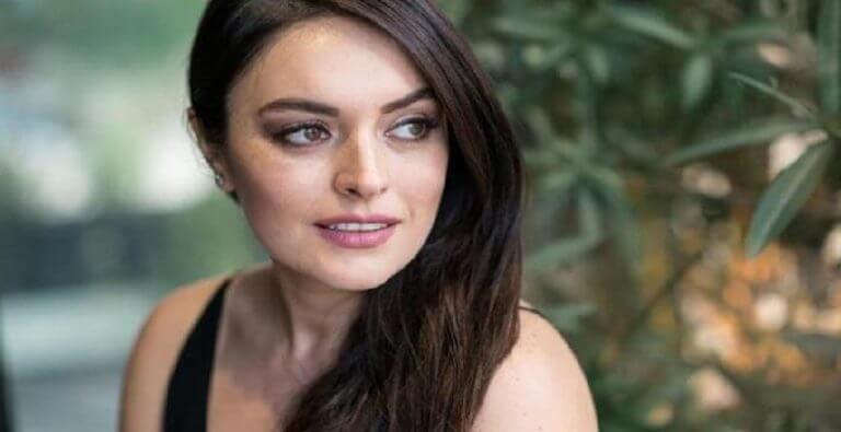 Ezgi Mola, “Alice Müzikali” Hakkında Konuştu!