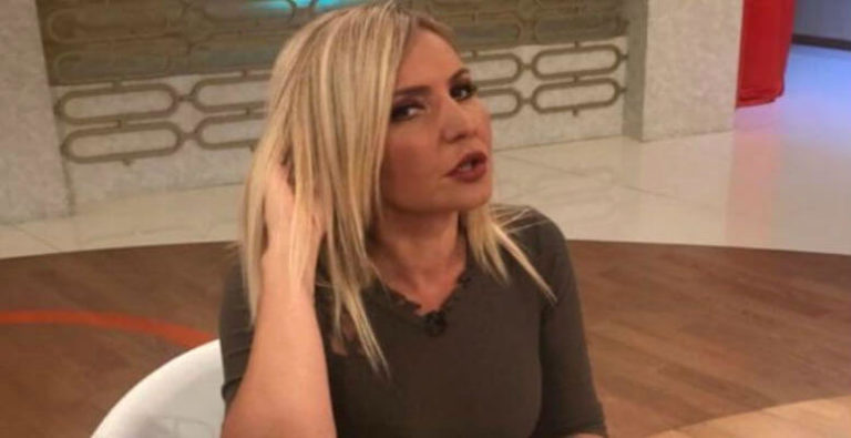 Seda Akgül'de Makyajsız Paylaşım Modasına Ayak Uydurdu