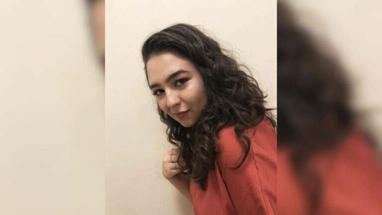 Manolya Aşık Kimdir?