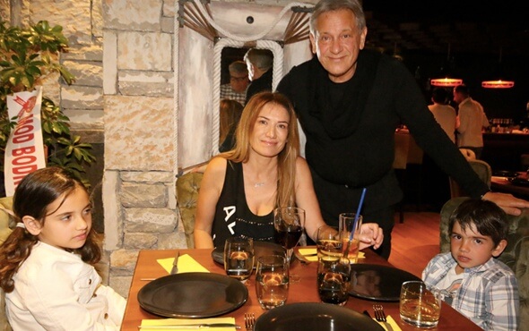 Neco, Eşi ve Çocuklarıyla Beraber