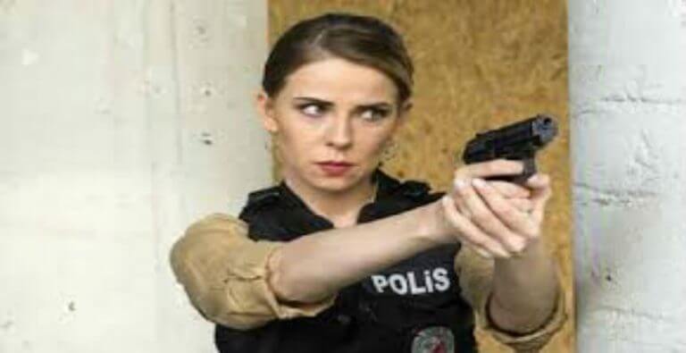 Beste-seyhan-samci-kimdir