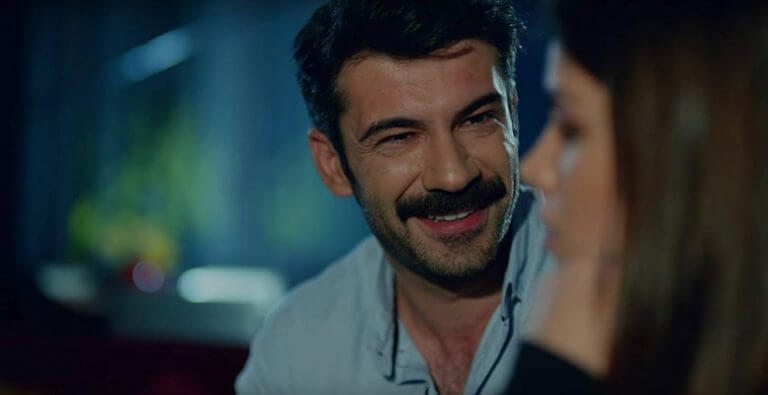 Rüzgar Aksoy Kimdir?