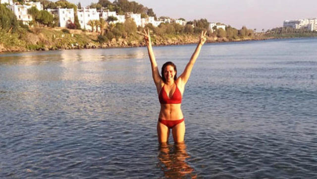 Özge Borak Bikinili