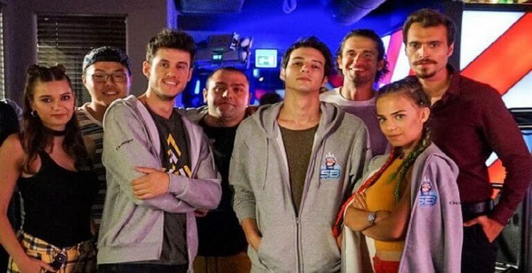 İyi Oyun filminin galasına İzmirlilerden yoğun ilgi