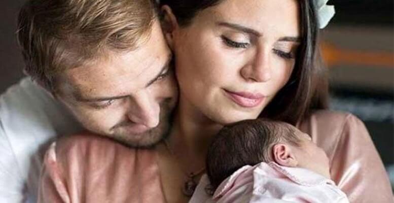 Caner Erkin ve Şükran Ovalı'nın Bebeği