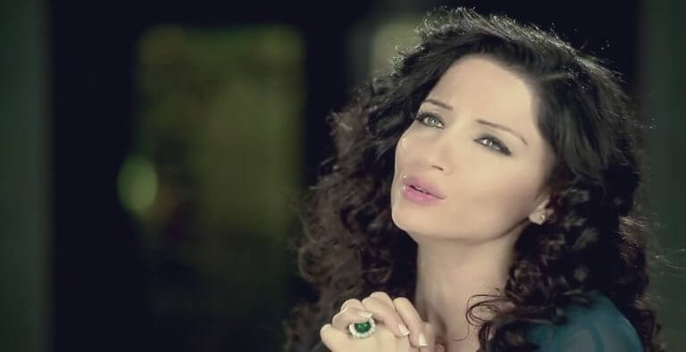 Deniz Toprak Kimdir?