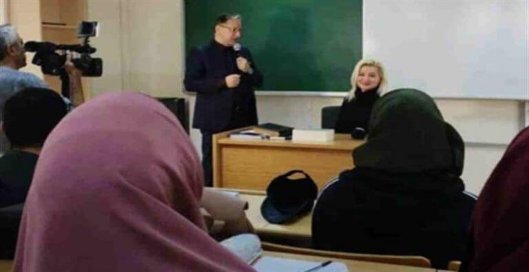 Zahide Yetiş İlahiyat Fakültesinde Derse Girdi! Ortalık Karıştı!