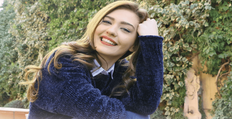 Melisa Döngel Kimdir?