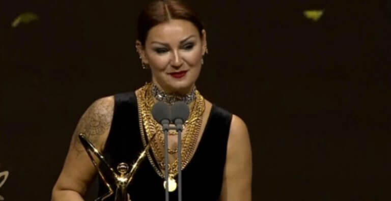 Pınar Altuğ'dan Takipçisinin "Utanmadın mı?" Sorusuna Şok Cevap!