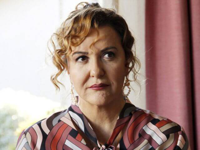 Ünlü oyuncu Sumru Yavrucuk sahnede zehirlendi