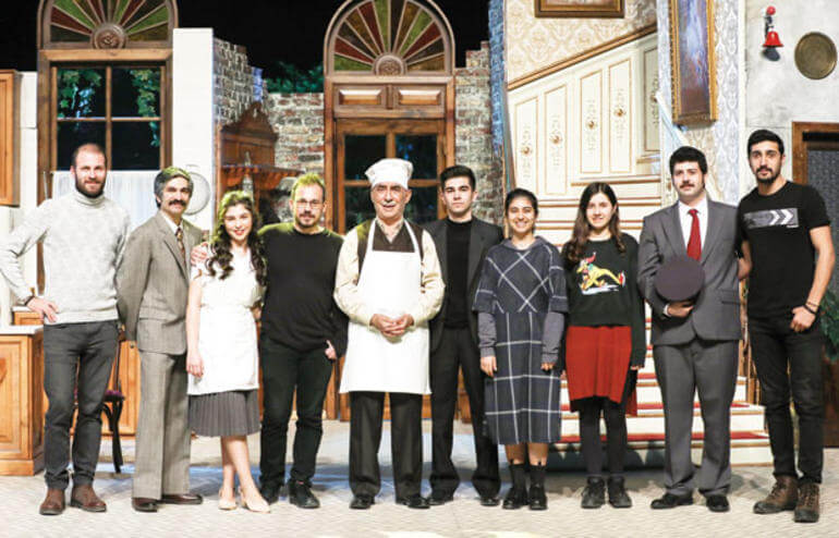 Şener Şen, 14 yıl aradan sonra Zengin Mutfağı isimli oyunla yeniden sahnede
