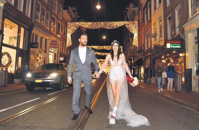 Sinan Akçıl - Burcu Kıratlı çifti Amsterdam'da dünya evine girdi
