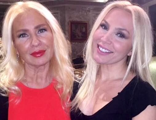 Lerzan Mutlu, kendisine benzerliği ve güzelliğiyle dikkat çeken annesi ile yeni   projesinin müjdesini verdi.