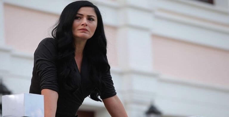 Başörtülü Kızlar Deniz Çakır’ın Olaylı Gecesini Anlattı!