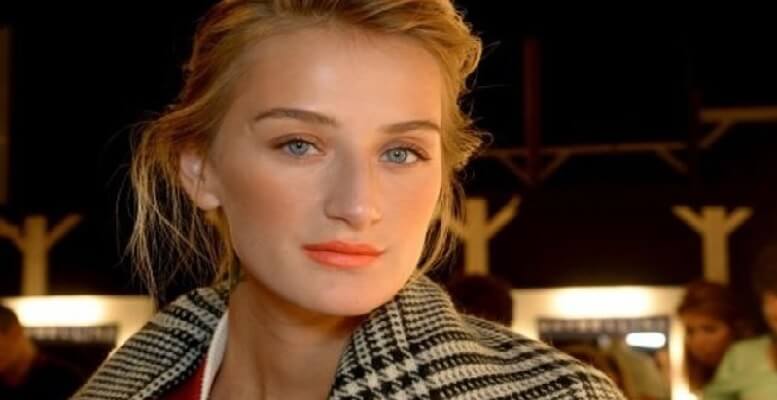 Didem Soydan'a tekme tokat