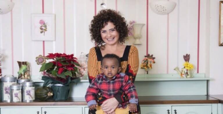 Esra Akkaya, Evlat Edindiği Oğlunu Anlattı!