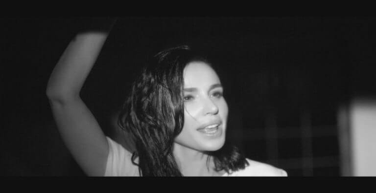 Dudaklarıyla Hayranlarının Diline Düşen Gülşen!