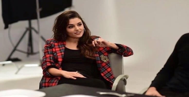 Hande Erçel Katılamadı