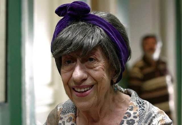 Usta sanatçı Ayşen Gruda, bir aydır yoğun bakımda tedavi görüyor.