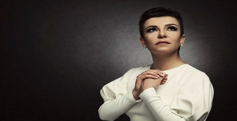 O Yüzüğü Bir Daha Parmağıma Takmam!