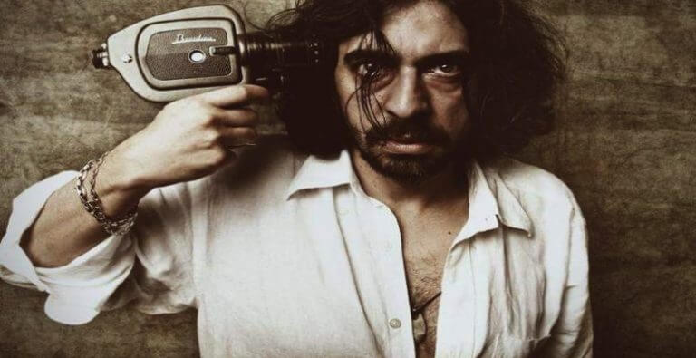 Okan Bayülgen’den Poşet Çıkışı!