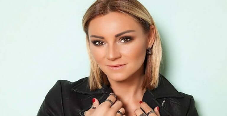 Pınar Altuğ saç rengine veda etti! İşte yeni imajı…