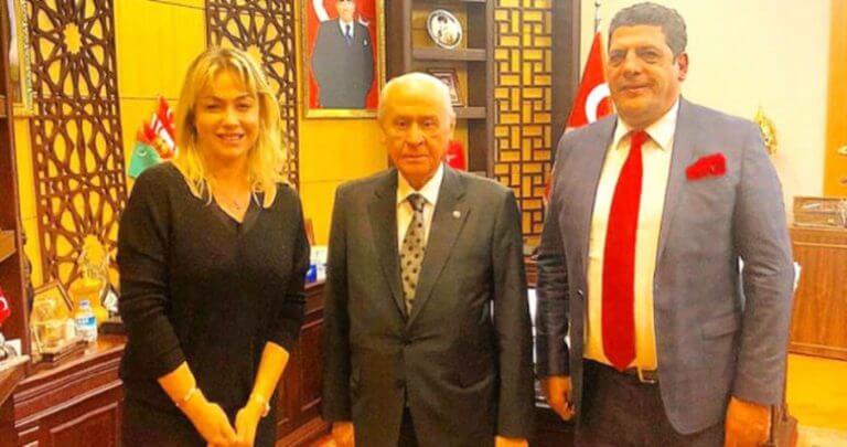 Şarkıcı Yeliz Yeşilmen’in Devlet Bahçeli ile Fotoğrafındaki Photoshop Sosyal Medyayı Salladı