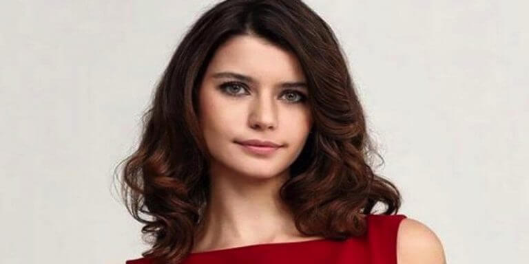Beren Saat, Ölen Sevgilisi Hakkında Söyledikleriyle Kafa Karıştırdı