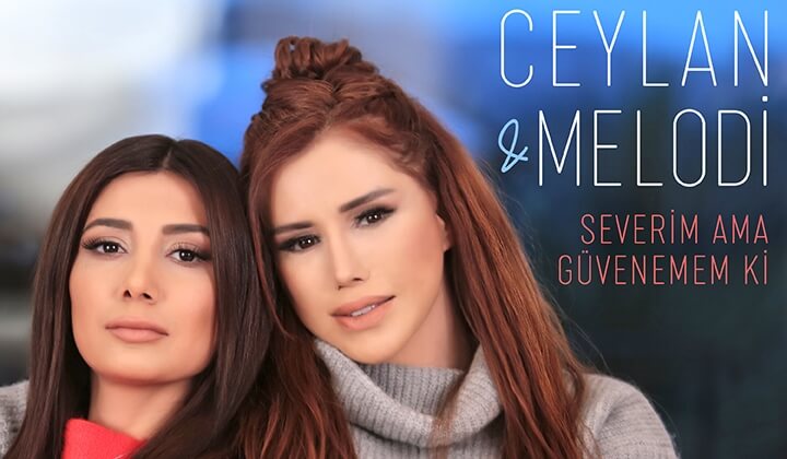 Ünlü sanatçı, 35. sanat yılını kızıyla birlikte düet yaptığı şarkıyla kutladı.