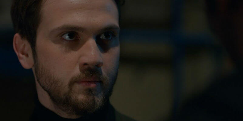 Yamaç Yücel'i Fena Kıstırıyor