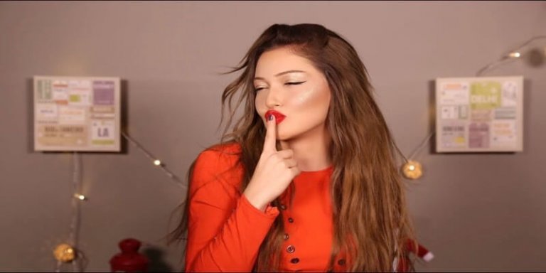 Danla Bilic Takipçisi ile Küfürleşti!