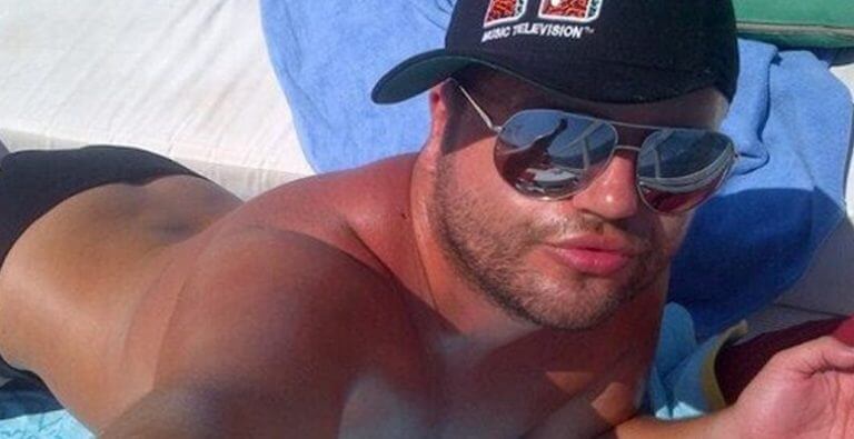 Hakan Kakız kimdir?