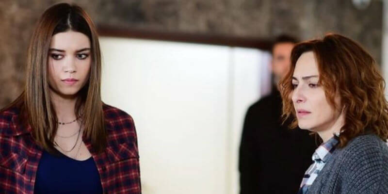 Umay Yalanları İle Hayat'ın Kafasını Karıştırıyor