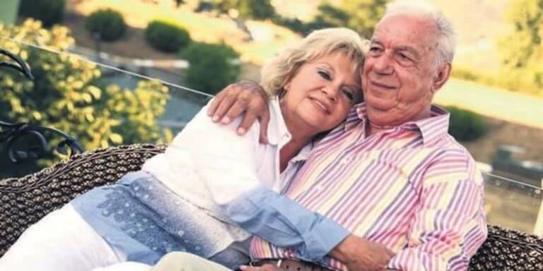 Kimse Duymasın Diye Eşimle Arabada Konuşuyorum!