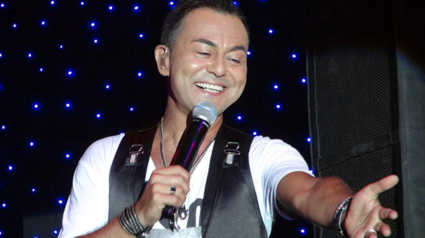 Serdar Ortaç, 10 yıl aradan sonra Bostancı Gösteri Merkezi'nde sahne aldı.