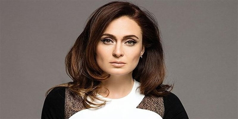 Güzel Oyuncu Ceyda Düvenci Hastaneye Kaldırıldı! Durumu Ciddi