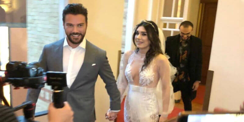 Sinan Akçıl'ın Eşi Burcu Kıratlı Tesettüremi Girdi?