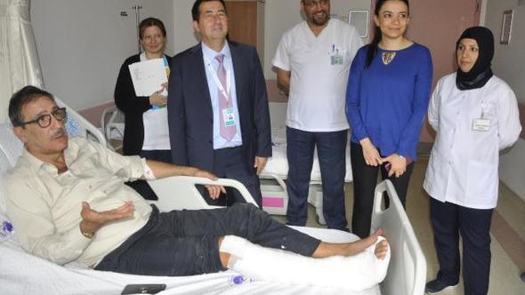 İstasyon filminin çekimleri sırasında ayağı kırılan Cem Özer, sonrasında gelişen sağlık sorunları yüzünden yoğun bakım tedavisi görmüştü.