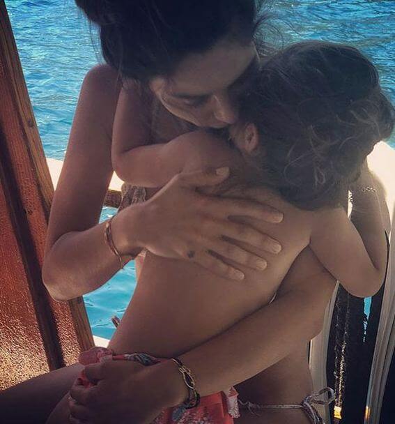 Nur Fettahoğlu, verdiği röportajda doğumdan sonra bütün hayatının kızından ibaret olduğunu söyledi.