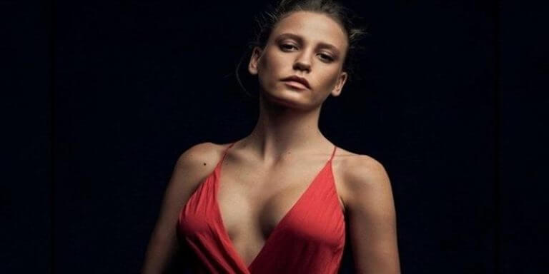 Serenay Sarıkaya Hastaneye Kaldırıldı